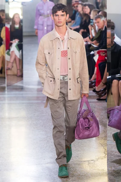 Look 12
